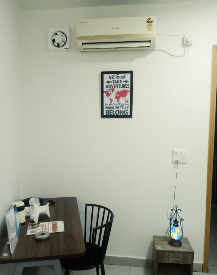 Gracious By Vishesh Hotels & Home Stay New Delhi Extérieur photo