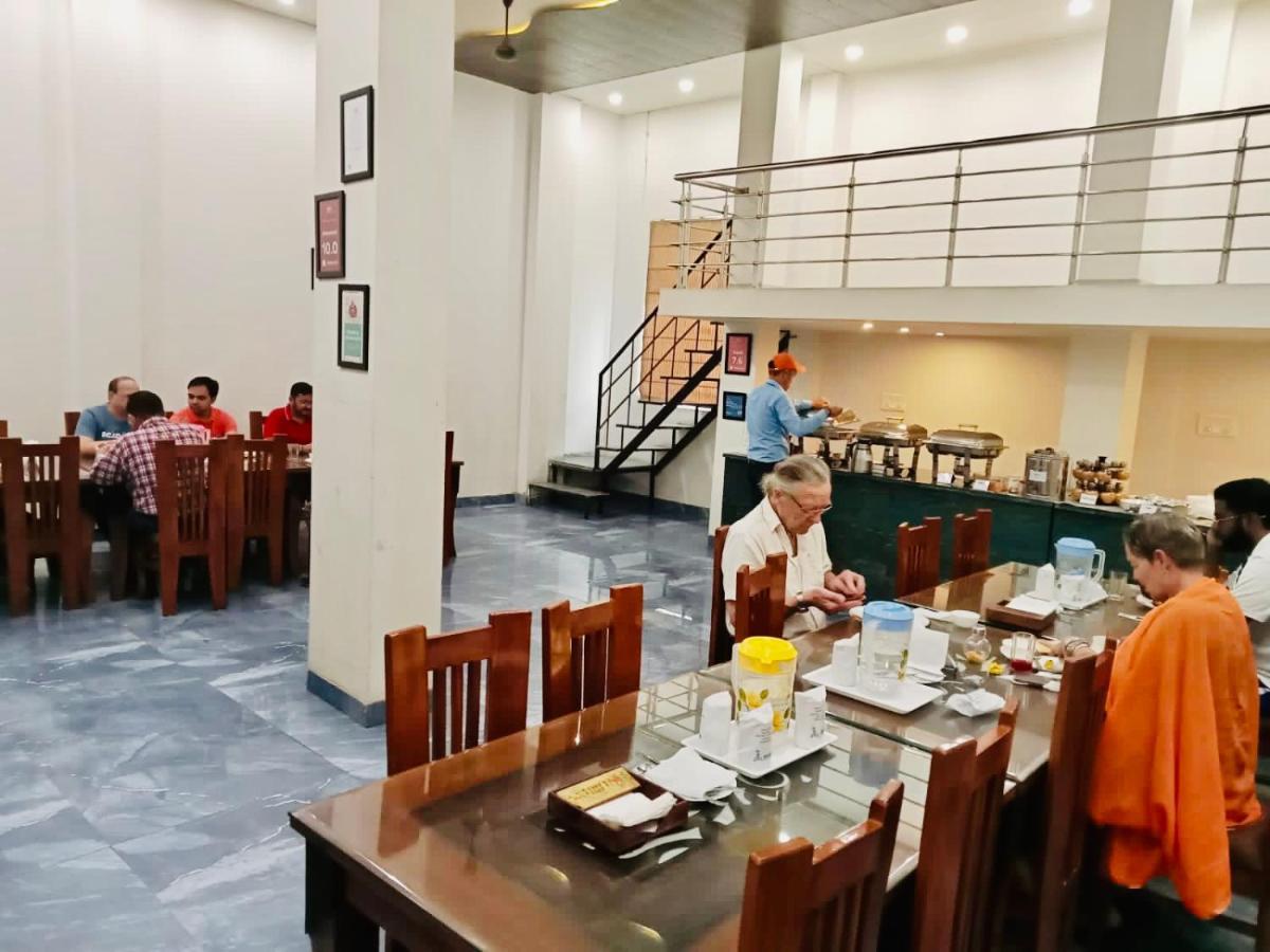 Gracious By Vishesh Hotels & Home Stay New Delhi Extérieur photo
