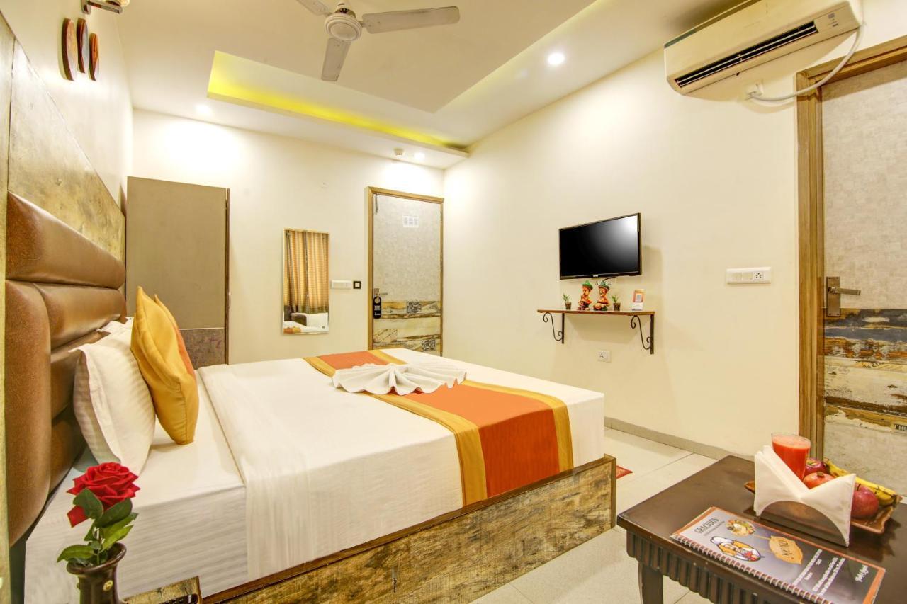 Gracious By Vishesh Hotels & Home Stay New Delhi Extérieur photo