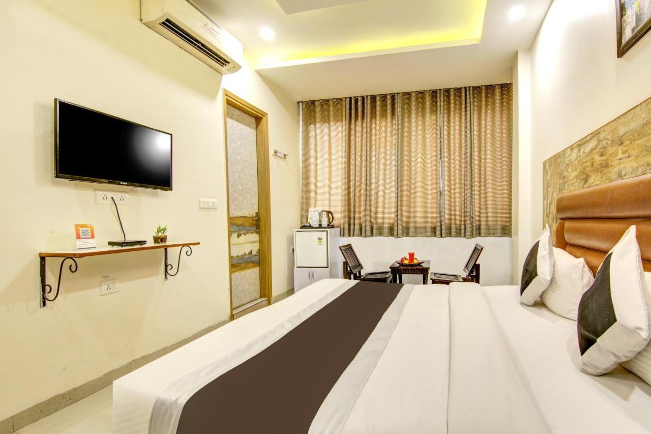 Gracious By Vishesh Hotels & Home Stay New Delhi Extérieur photo