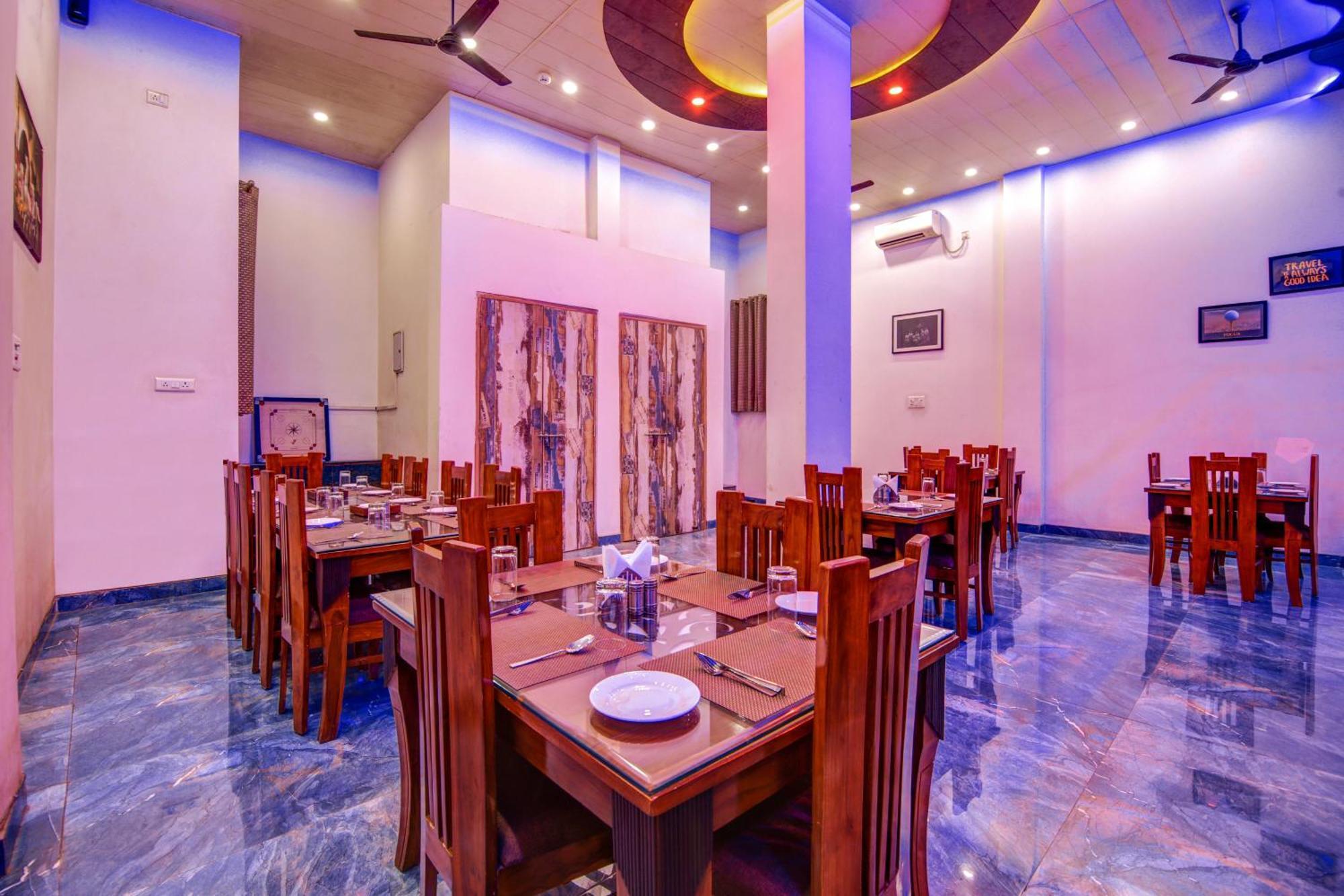 Gracious By Vishesh Hotels & Home Stay New Delhi Extérieur photo