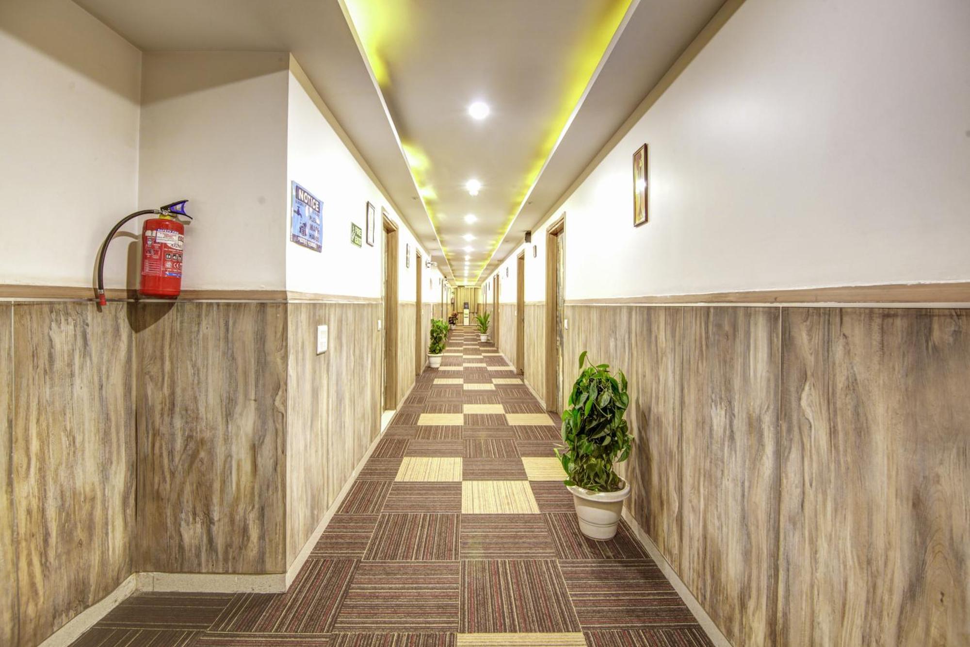 Gracious By Vishesh Hotels & Home Stay New Delhi Extérieur photo
