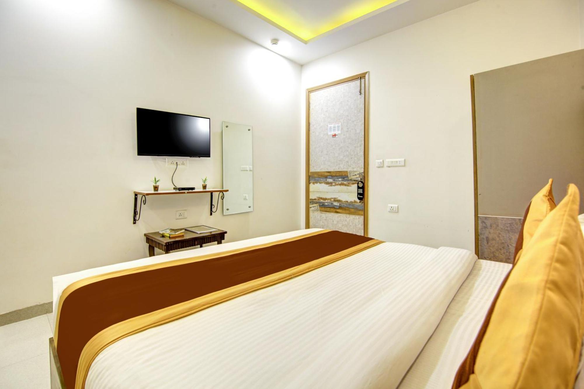 Gracious By Vishesh Hotels & Home Stay New Delhi Extérieur photo