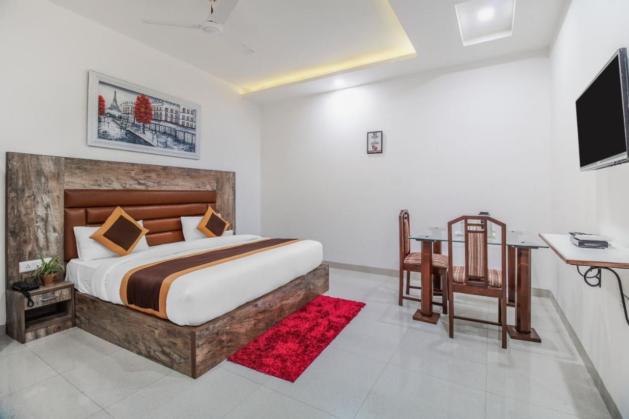 Gracious By Vishesh Hotels & Home Stay New Delhi Extérieur photo